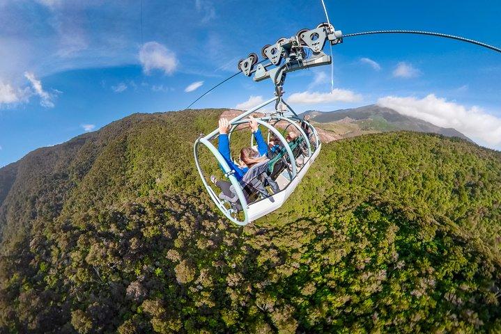 Skywire ziplining Avontuur bij Cable Bay, Nelson NZ