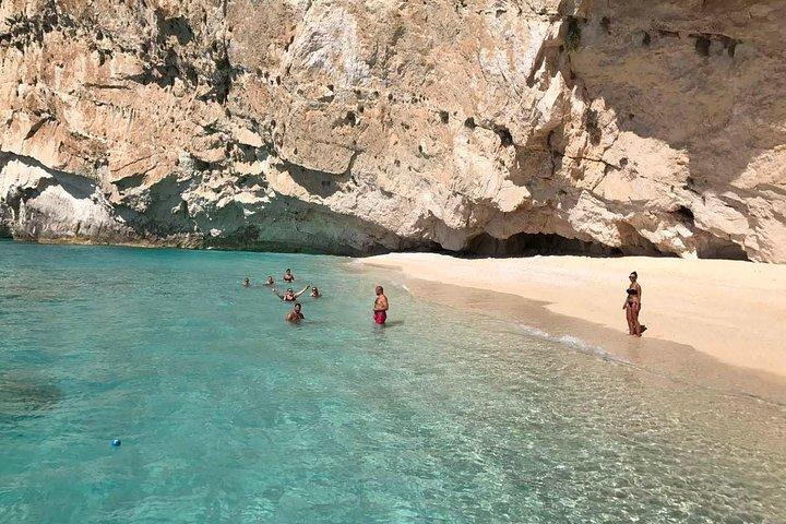 Zakynthos bådtur: Skibsvrag & lokale blå huler med 3 svømning stop