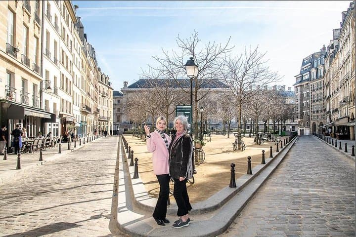 Paris Private Walking Tour with a Personal Photographer