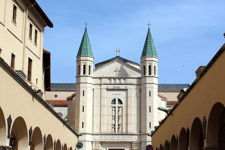 Excursion privée d'une journée à Cascia, Santa Rita et Roccaporena au départ de Rome