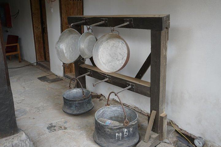 日帰りツアー:神の目の洞窟、サエバドゥプカ洞窟、グロゼネ修道院