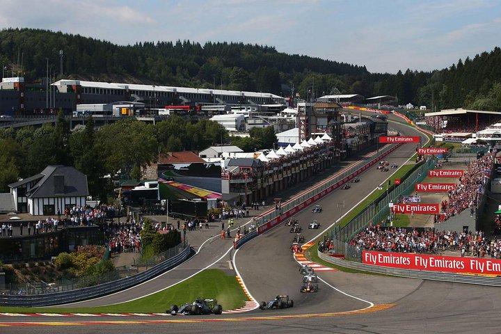 ブリュッセルからサーキットへのプライベートトランスファーSPA-FRANCORCHAMPS Belgium高級車