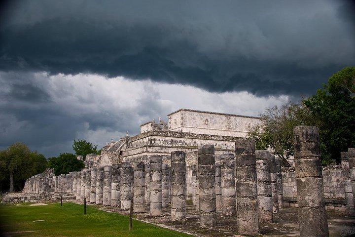 Pyramide dans la jungle - Coba, Chichen Itza - la plus importante ville maya, cénote sacré