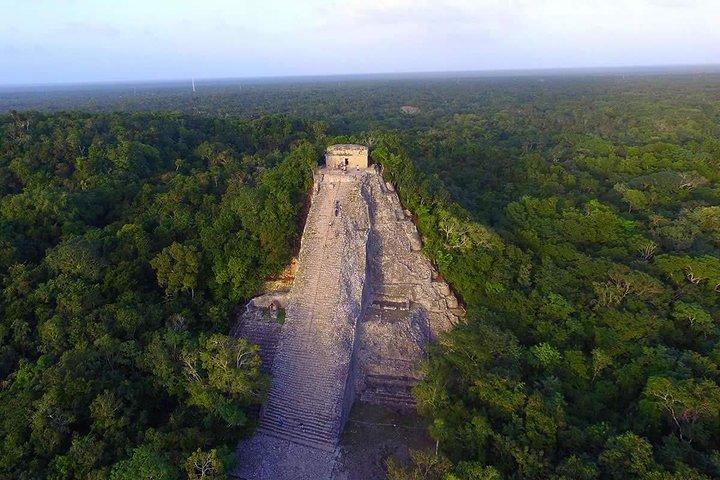 Pyramide dans la jungle - Coba, Chichen Itza - la plus importante ville maya, cénote sacré