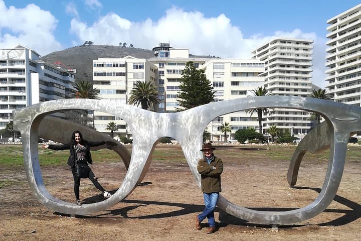 Robben Island, Bokaap, Mandela Glasses. tickets conf 8am next day