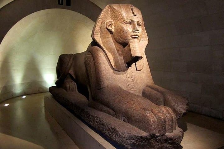 Louvre Private Tour in Paris with Entry Tickets