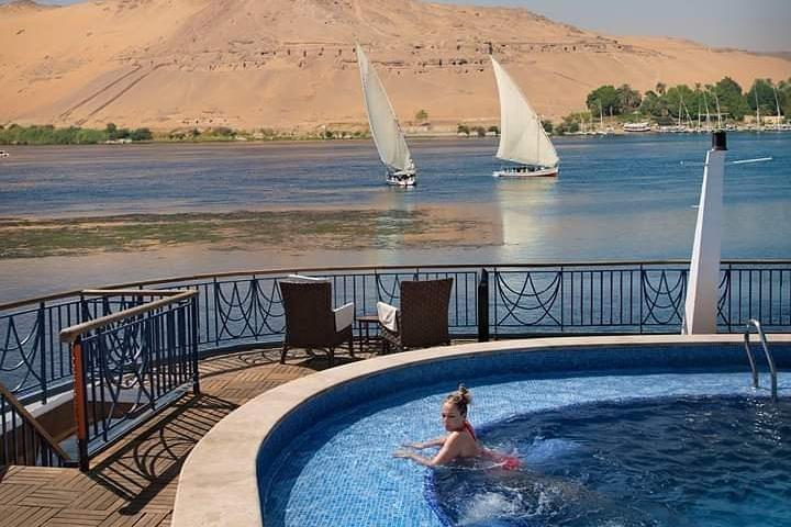 Crociera di 4 giorni sul Nilo da Assuan a Luxor con Abu Simbel e visite guidate