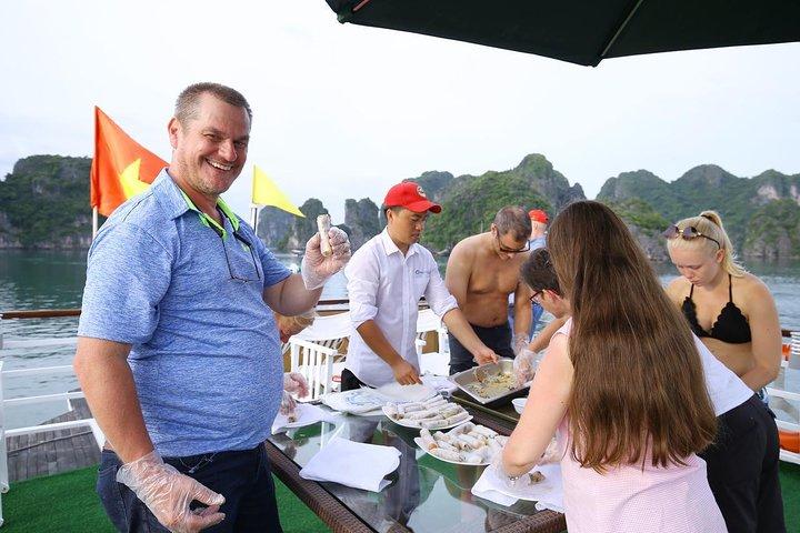 Pernottamento in barca a vela Bai Tu Long Bay e Ha Long Bay