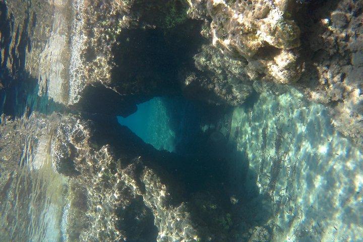 Tour de vela Milos com snorkel e almoço