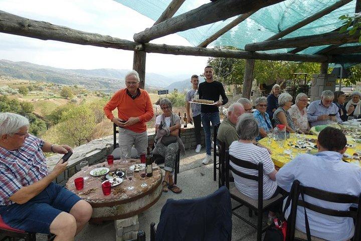Tour di degustazione nella cantina Alpeta - villaggio di Roshnik di 1001 avventure albanesi