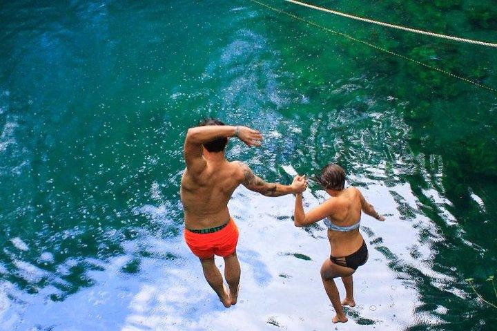 Adrenalin tour från Cancun kör en Atv erfarenhet Ziplines och en riktig Cenote
