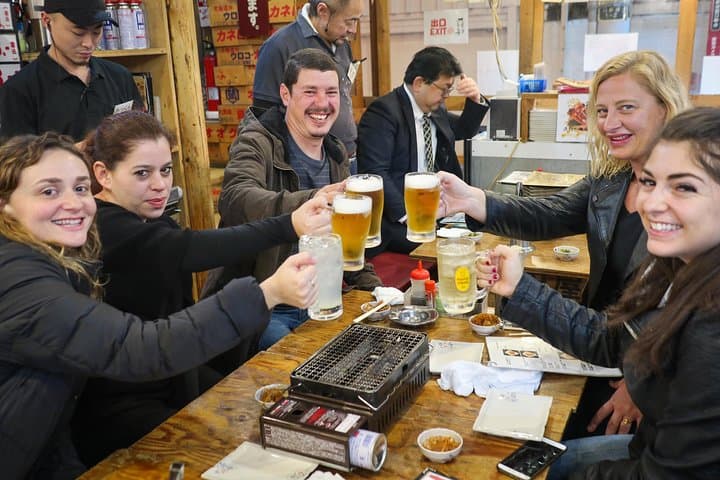 Tokyo Bar Hopping Tour in Shinjuku (All-You-Can-Drink + Dinner)