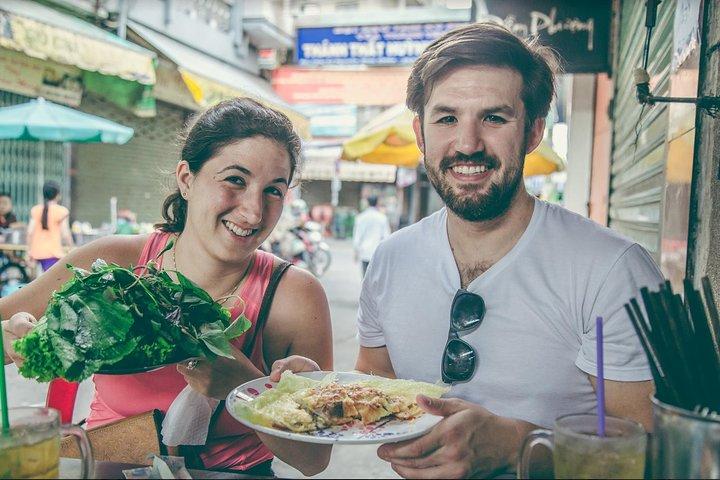 Saigon Authentic Walking Street Food Tour 12+ degustações incluídas