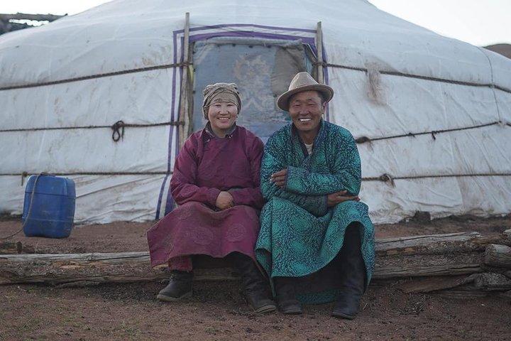 2D, el desierto de Gobi 1N y la ciudad vieja de Kharkhorum se quedan con la familia nómada