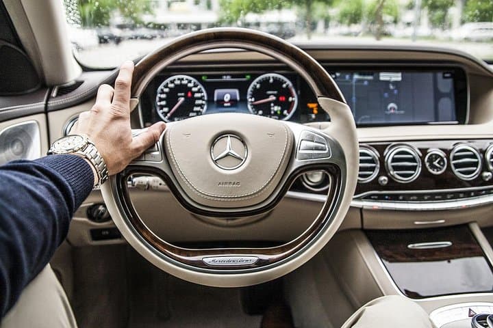 Private Transfer from Santiago de Compostela to Lisbon + 2h Sightseeing