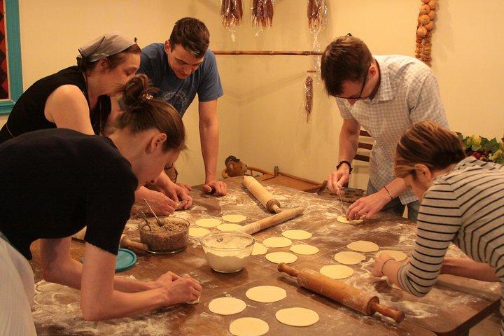 Cook True Ajarian Khachapuri e Khinkali em Highlanders Style