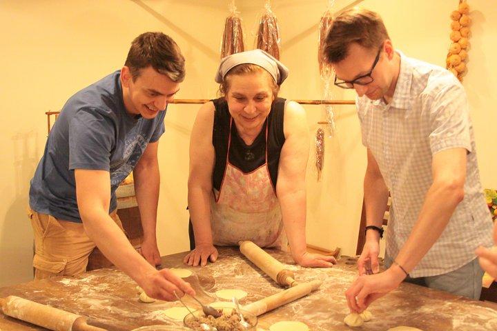 Cook True Ajarian Khachapuri e Khinkali em Highlanders Style