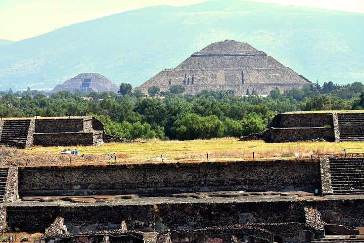 Small Group: Teotihuacan Pyramids and Shrine of Guadalupe with Lunch