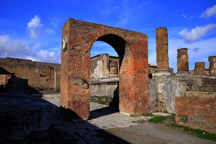 VIP Pompeii Tour including Newly Opened Houses With Archaeologist