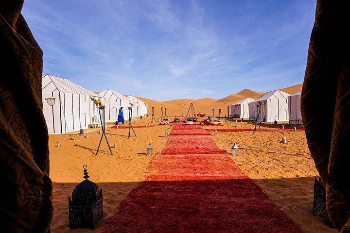 De Fez: Excursão de 2 dias pelo grupo no deserto