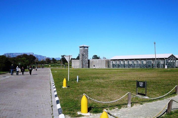 Cape Town, Nelson Mandela Gateway & Table Mountain Car Tour