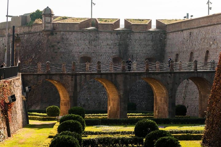 Barcelona Best Views: Cable Car, Montjuic Castle & Magic Fountain