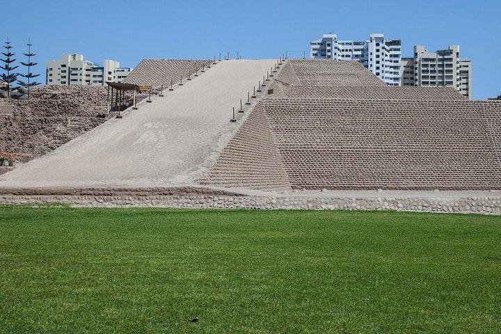 Huallacmarca Pyramid & Larco Museum - Footprints of the past