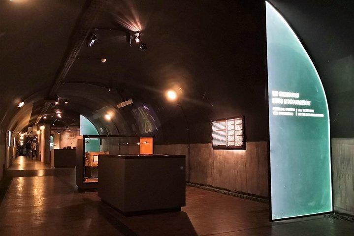 Privat resa från Paris för att besöka Caen Memorial Museum ombord på en skåpbil (4/7 pax)