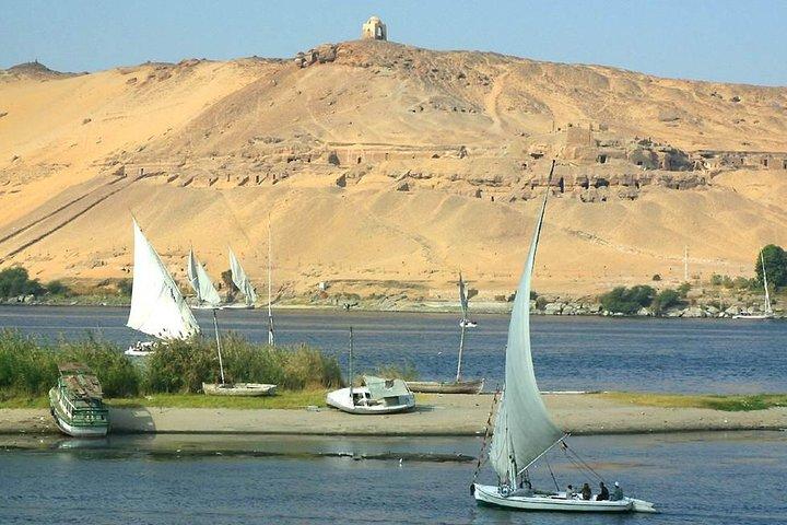 Pacchetto di viaggio di 3 giorni 2 notti per Aswan e Luxor dal Cairo con voli
