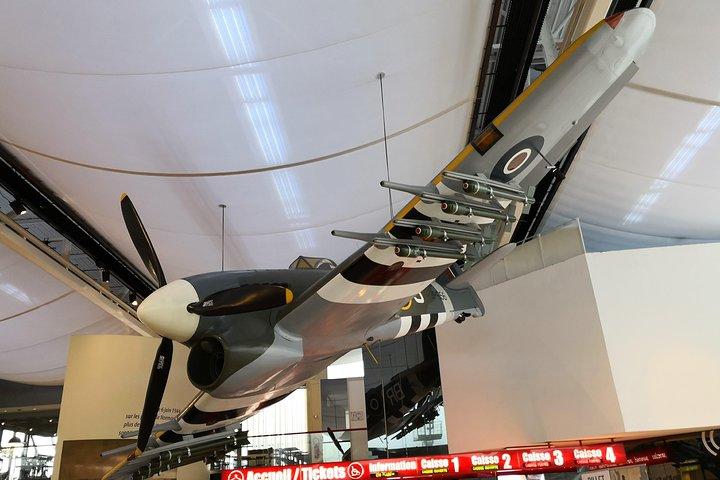 Privat resa från Paris för att besöka Caen Memorial Museum ombord på en skåpbil (4/7 pax)