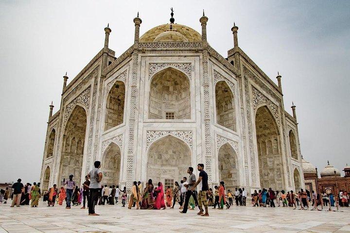 Esplora il tour della città di Agra di un'intera giornata in auto
