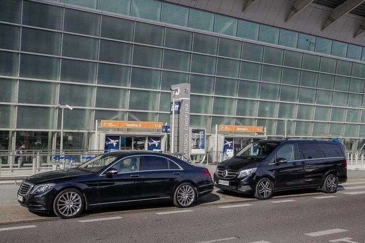 Privater Transfer mit dem Social-Distance-Auto vom oder zum Flughafen Warschau Chopin