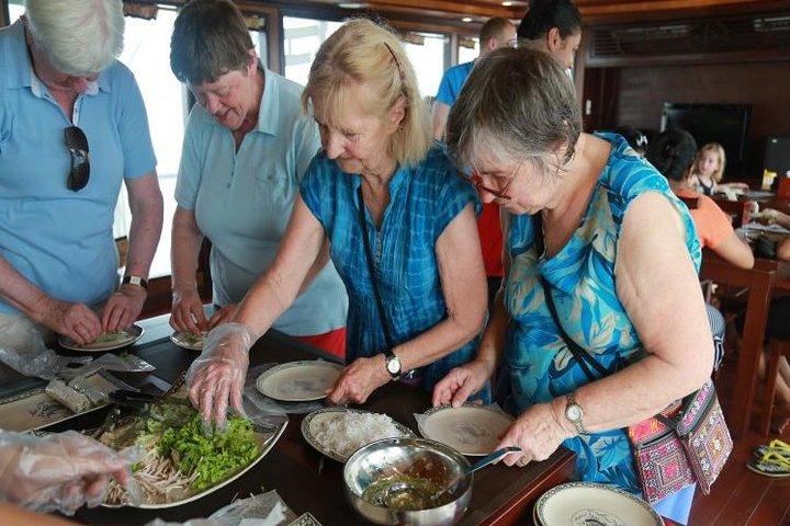 5 dias 4 noites Lan Ha Bay-Sapa-Ninh Binh => Transfer gratuito para o aeroporto e passeio de comida de rua