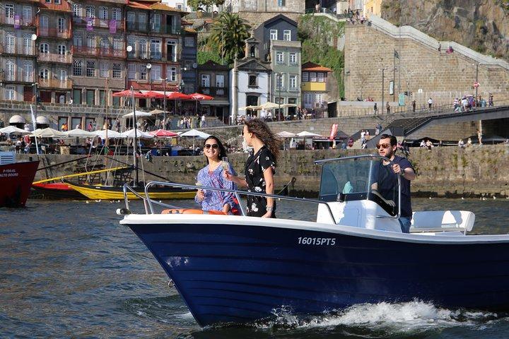 Porto: Tour privado no Douro (1 a 4 pessoas) num barco só para si