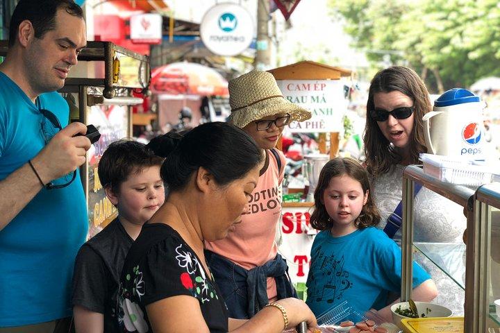 Morgendliche Gourmet-Tour in einem nicht-touristischen Gebiet mit viel Leben vor Ort