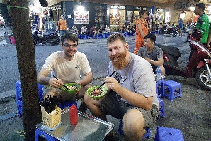 Hanoi Street Food Tour con piccolo gruppo