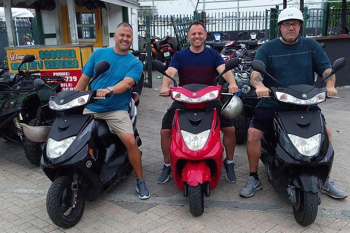 Aluguel de scooter (serviço de entrega e coleta em New Providence)