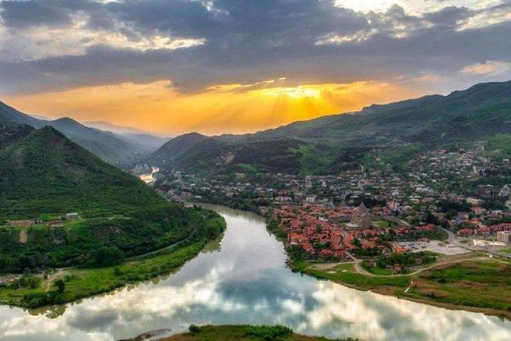 Tour privato della città di Tbilisi, Mtskheta e Grotta di Uplistsikhe