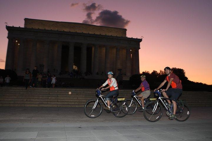 Washington DC Sites at Night Guided Bicycle Tour