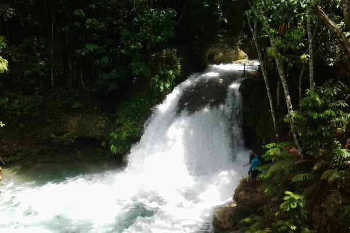 Dunns Falls Ziplining Blue Hole N River Tubing von Montego Bay
