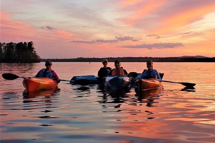 Solnedgangstur med kajak på Sebago Lake Maine