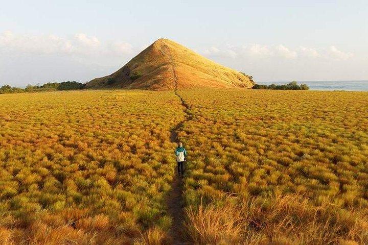 3D2N Kenawa & Moyo Island