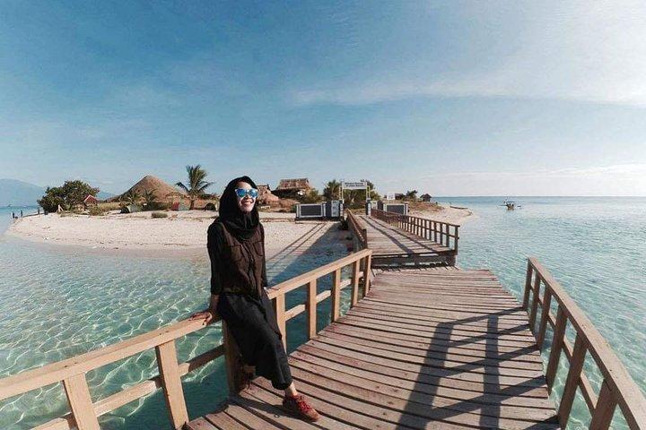3D2N Kenawa & Moyo Island