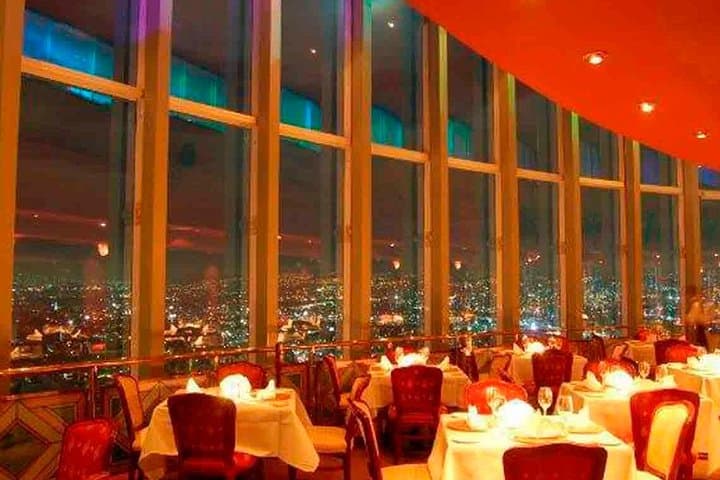 Dinner at a panoramic restaurant and show at Plaza de los Mariachis