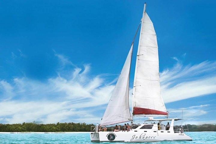 Exclusief privé-catamaranavontuur naar Ile aux Cerfs