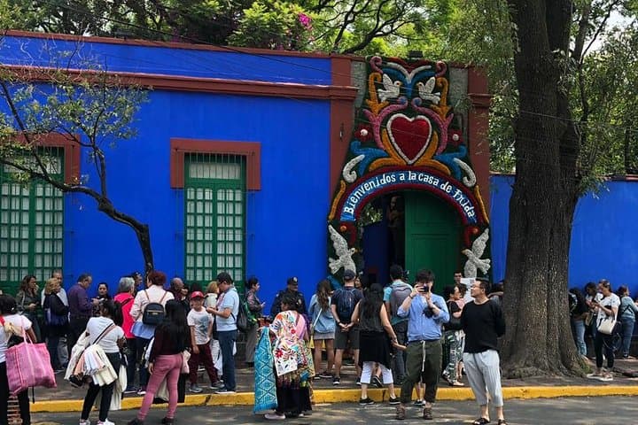 Private Tour: Xochimilco, Coyoacan and Frida Kahlo Museum.