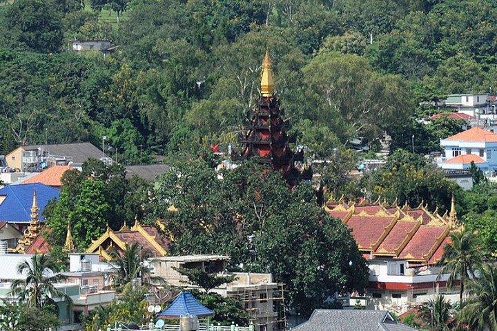 Chiang Rai All-Inclusive Tour: Hvide og blå templer + lang hals