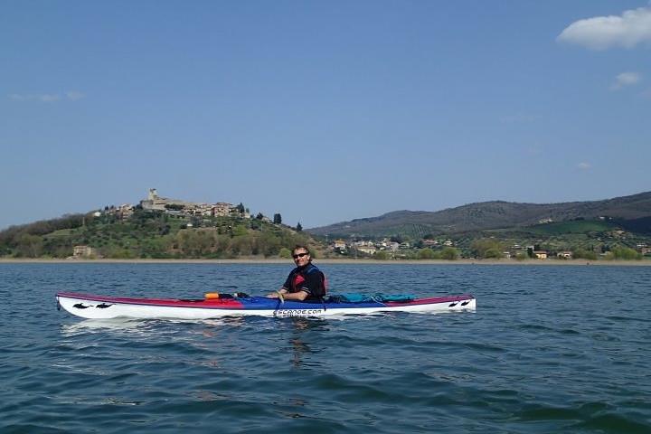 Fun Kayaking In Lake Trasimeno with lunch - Umbria