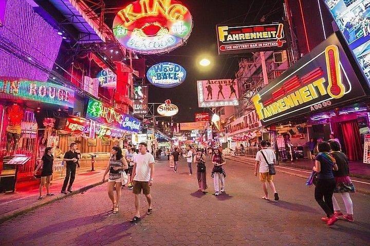 Pattaya Nightlife by Songthaew - Drink Drunk Drunk Night