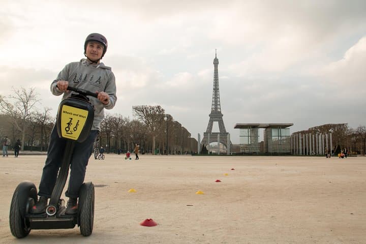 Paris Segway Express Tour (12 monuments in 1 hour and 30 minutes)